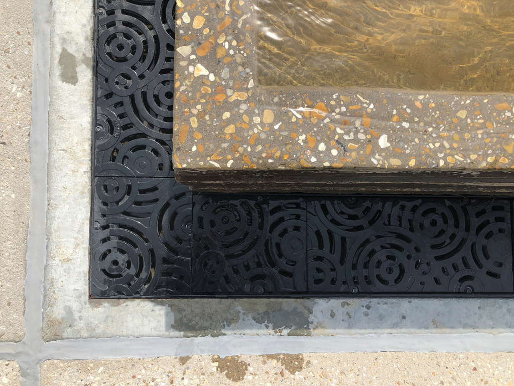 Oblio 9" x 20" trench grate