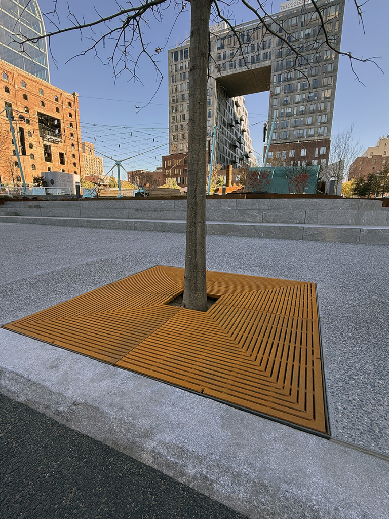 Cast iron tree grate in decorative Que pattern from Iron Age Designs