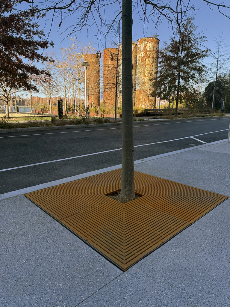 Cast iron tree grate in decorative Que pattern from Iron Age Designs