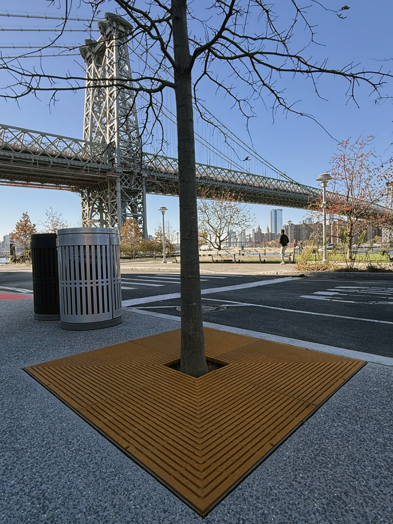 Cast iron tree grate in decorative Que pattern from Iron Age Designs