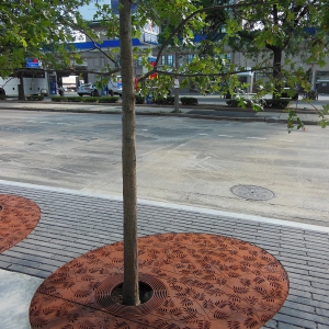 Locust Oval Tree Grate 2 E