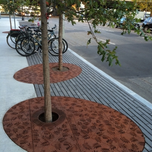 Locust Oval Tree Grate E